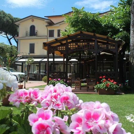 Hotel Virginia Marina di Massa Exteriér fotografie