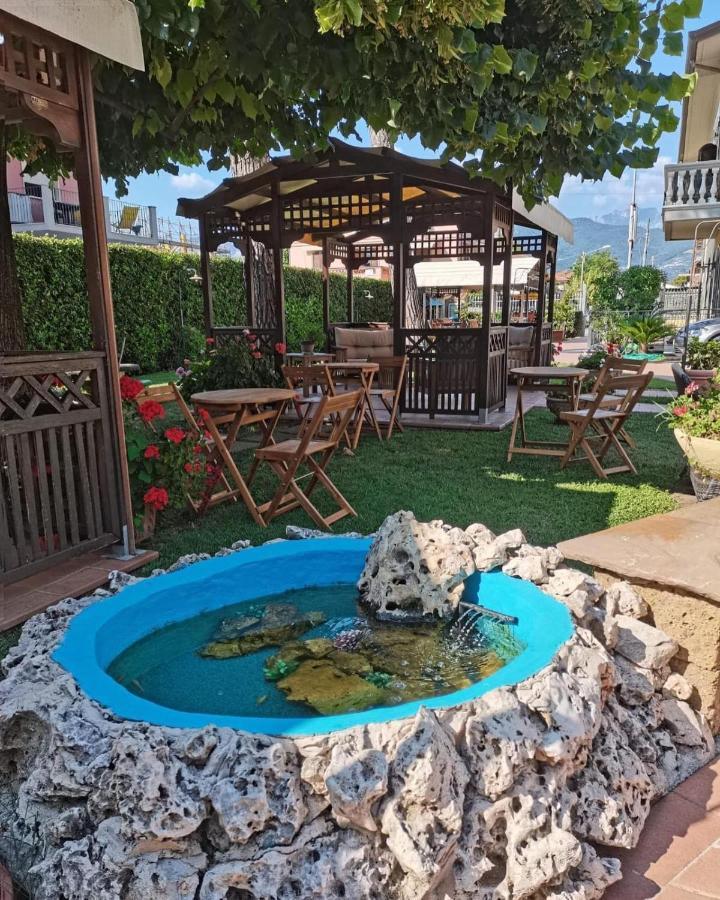 Hotel Virginia Marina di Massa Exteriér fotografie