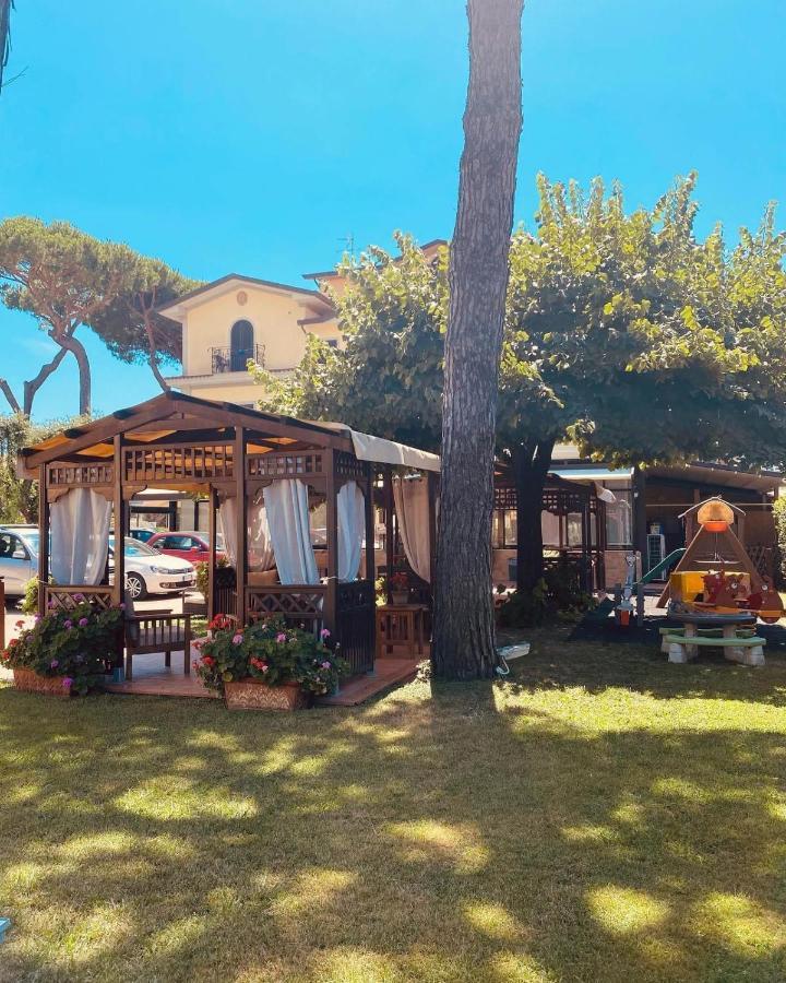 Hotel Virginia Marina di Massa Exteriér fotografie