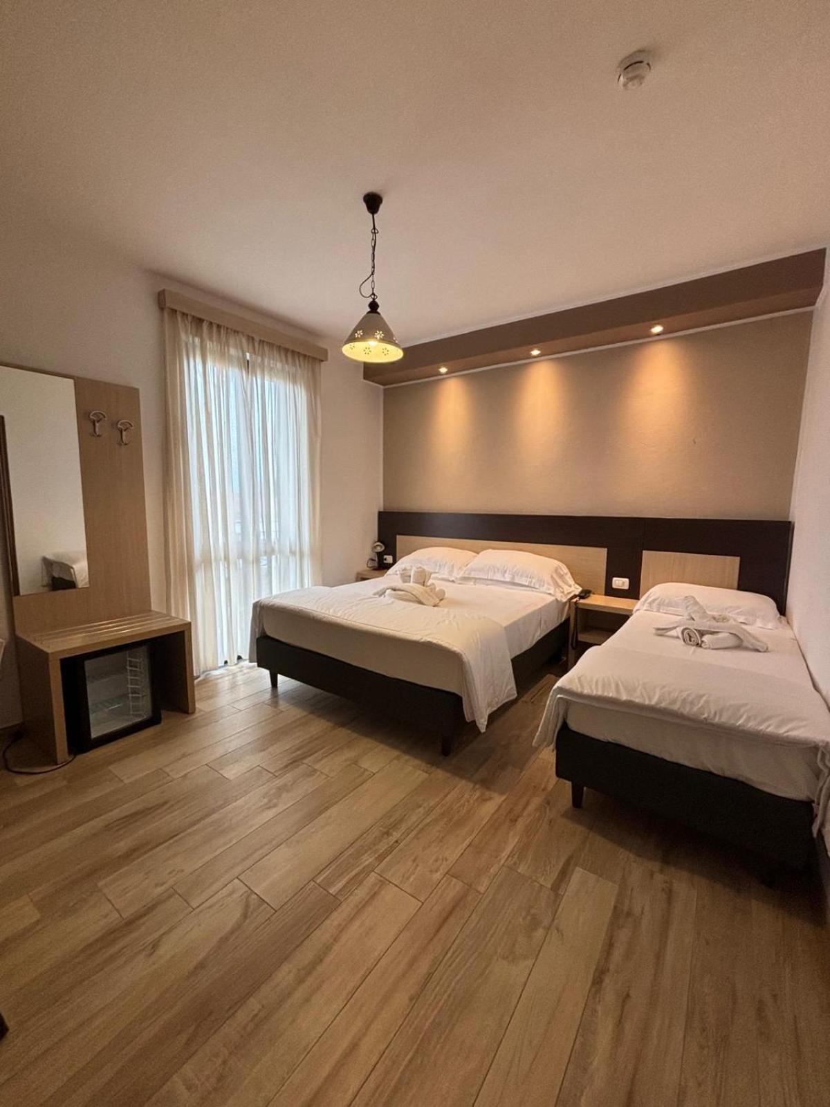 Hotel Virginia Marina di Massa Exteriér fotografie