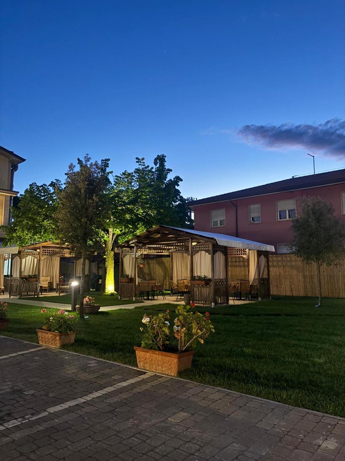 Hotel Virginia Marina di Massa Exteriér fotografie
